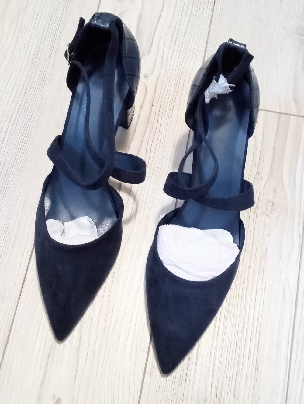 (S-4880) Women's Navy Heels Sz 9